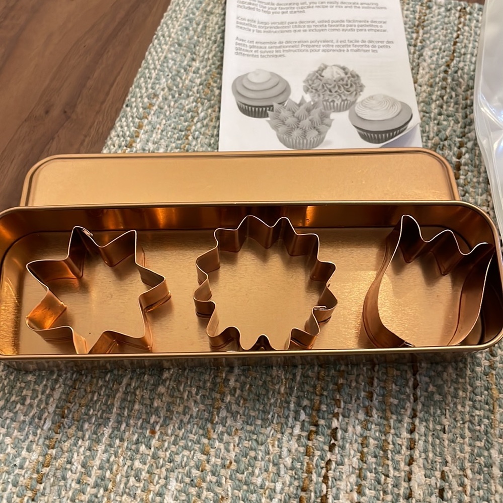 Cupcake decorating set with 4 tips and set of 3 cookie cutters, and 6 tart trays